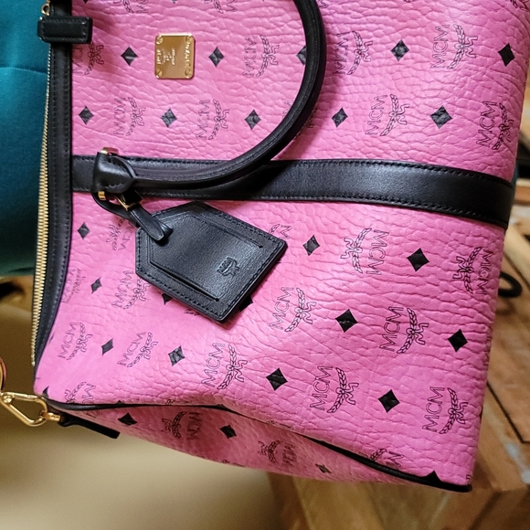 New MCM Pink Visetos Weekender - 18x8 - Picture 3 of 16